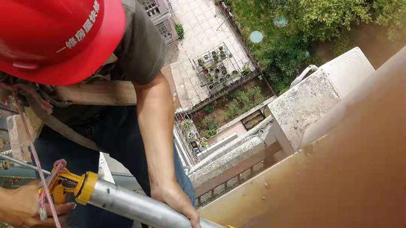 外墙防水施工，刷几遍更可靠？**